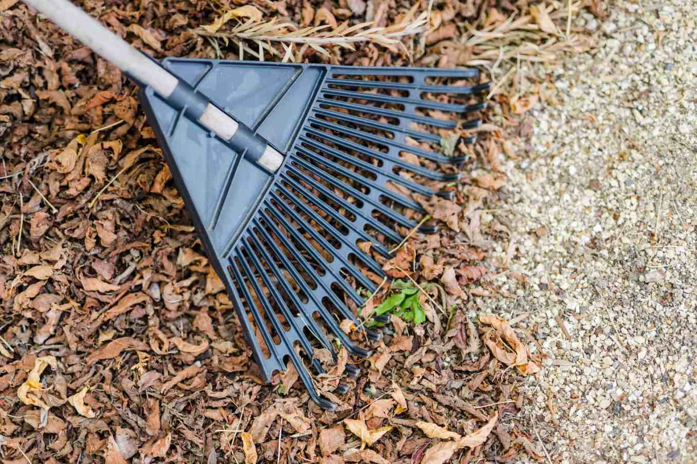 Best Gravel Rakes - Ultimate Buyers Guide - ToolsReview.uk